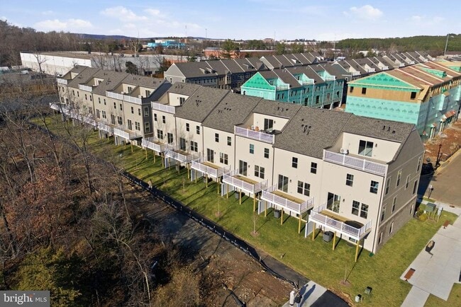 Building Photo - 1017 Venifena Terrace SE