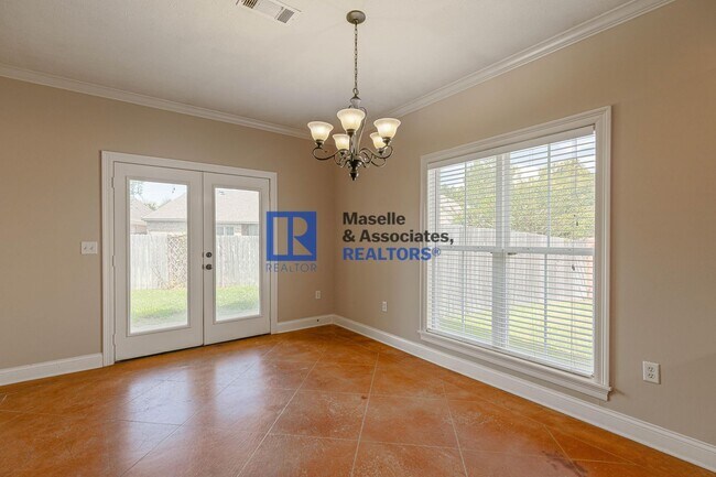 Building Photo - Beautiful 3 bedroom, 2 bathroom house in B...