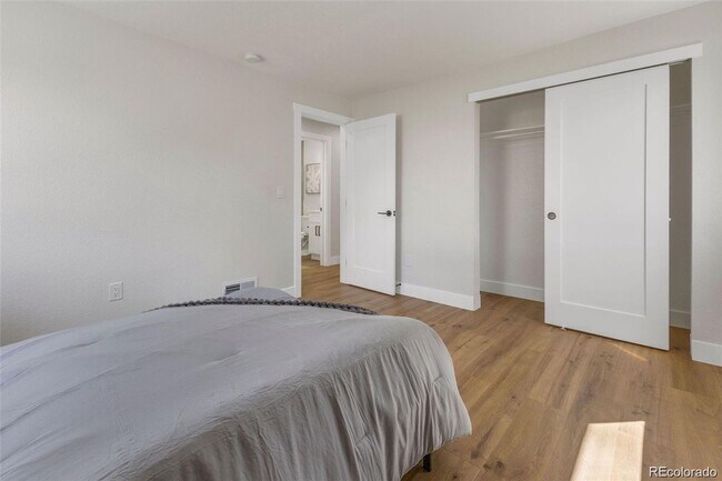 Building Photo - Long Realty & Property Management - Newly remodeled Duplex