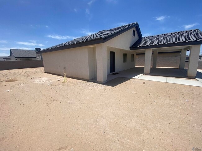 Building Photo - 4655 E Los Olivos Dr