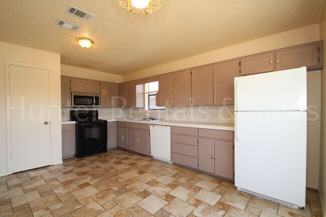 Building Photo - 2804 Derby Dr