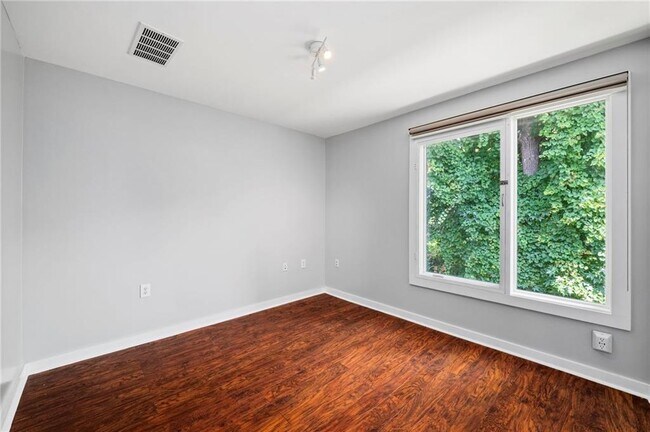 Building Photo - 1344 Rietveld Row NW