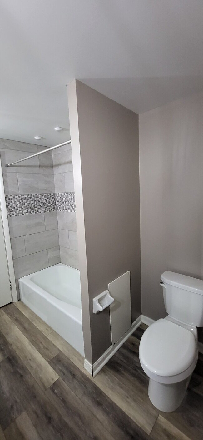 Building Photo - Two Bedroom Townhouse
