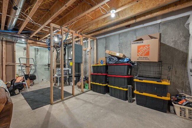 Building Photo - 988 W Broadleaf Dr