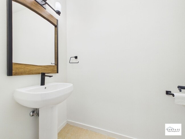 Building Photo - Two Level Townhouse Available February 1, 2026