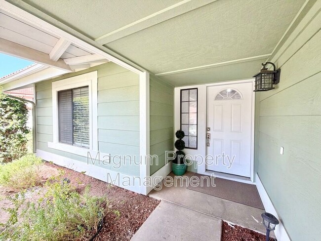 Building Photo - 45680 Clubhouse Dr