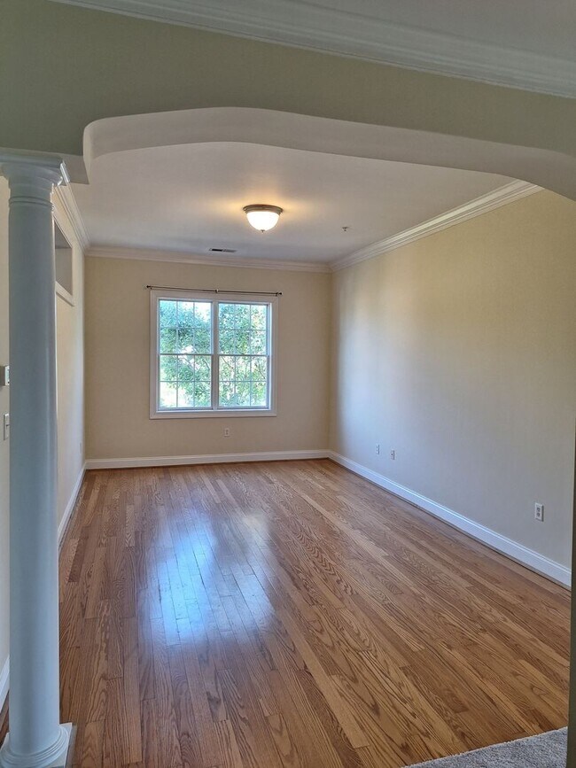 Building Photo - 3 bedroom/ 2 bathroom- Bennington on the Park