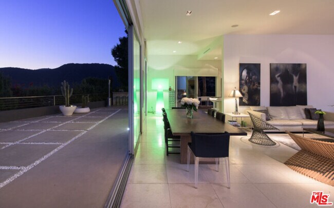 Building Photo - 1099 Vista Grande Dr