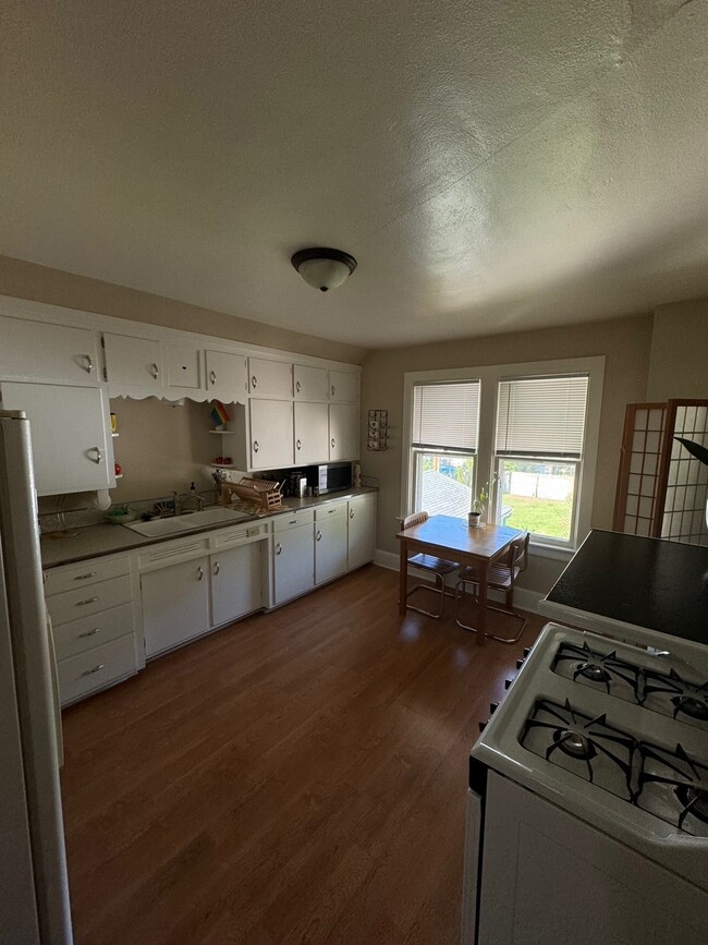 Kitchen from prior tenant 10-31-24 - 1618 N 6th St