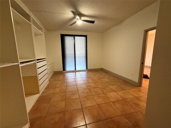 Building Photo - 540 Brickell Key Dr