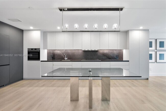 Building Photo - 2950 NE 188th St