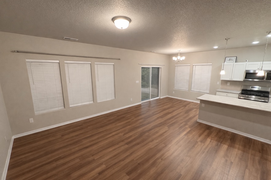 Main room - 10831 Rowena Wy