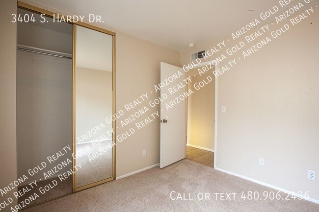 Building Photo - 3404 S Hardy Dr