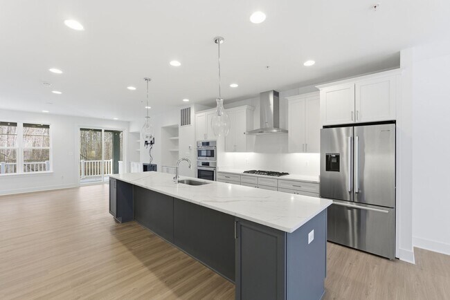 Building Photo - Beautiful 4 BR/4.5 BA EOG Townhome in Laurel!