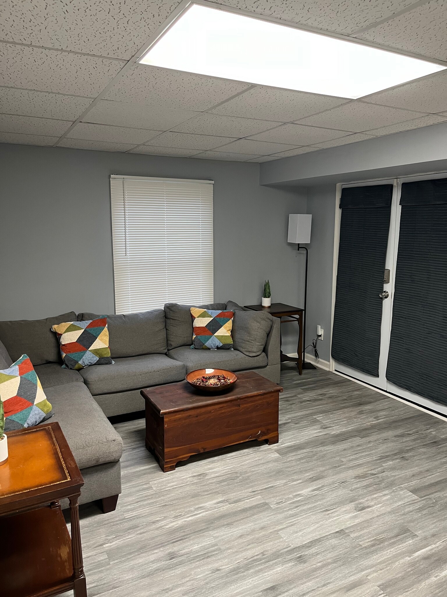 Couch - 2013 Addison Rd NE