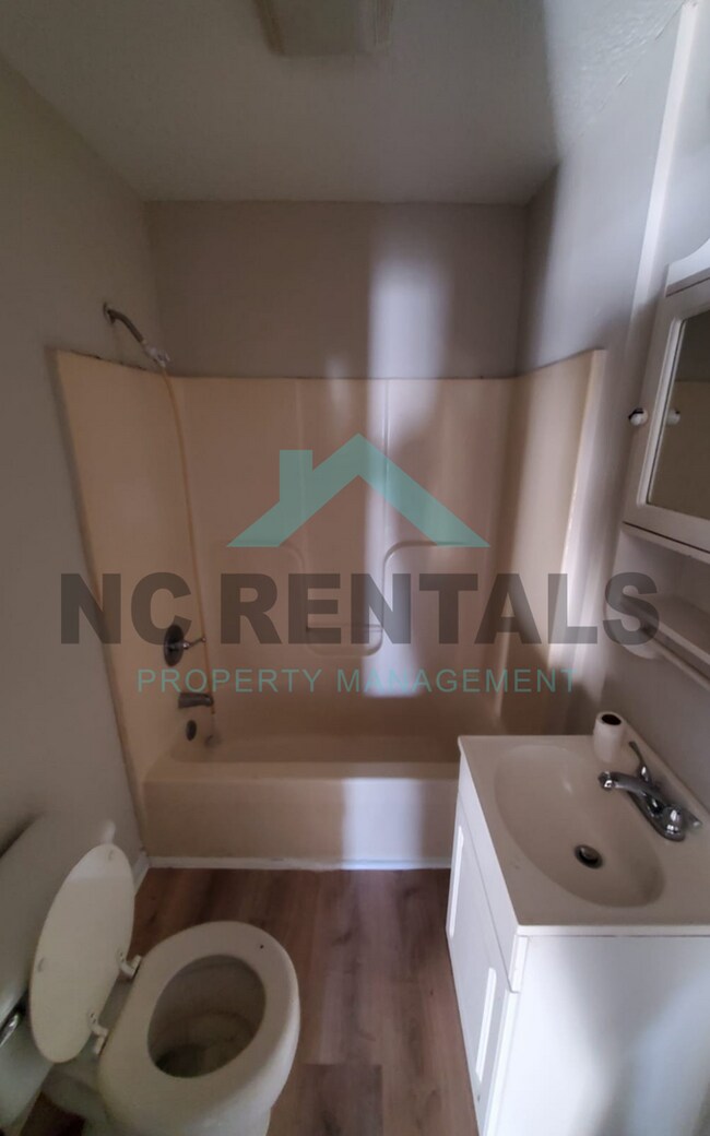 Building Photo - 114 N Jackson Ave