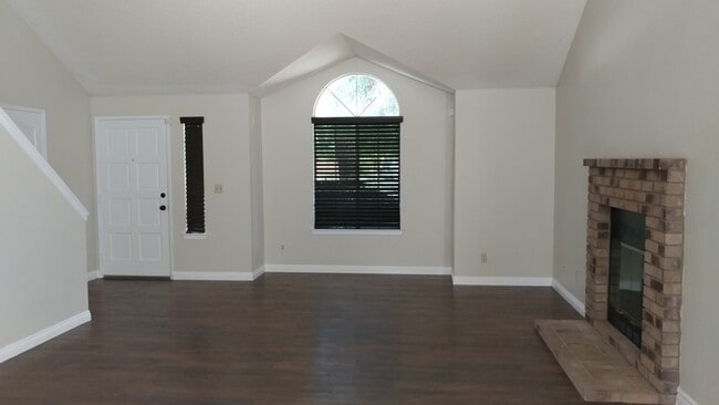 Building Photo - 2-Story home in NE Fresno, Clovis Unified Schools, super clean!