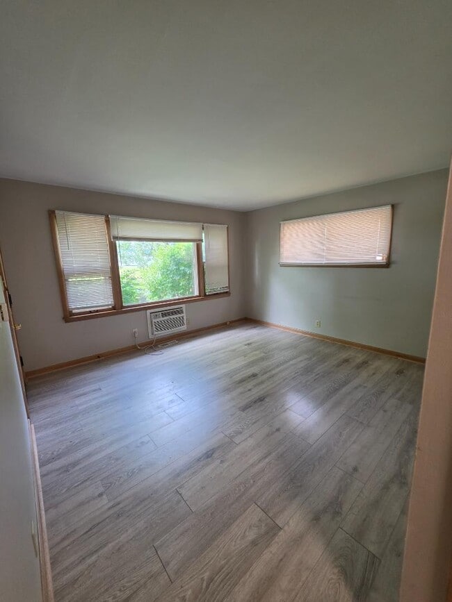 Building Photo - 1214 S 77th St
