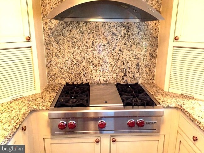 Building Photo - 28 Main St