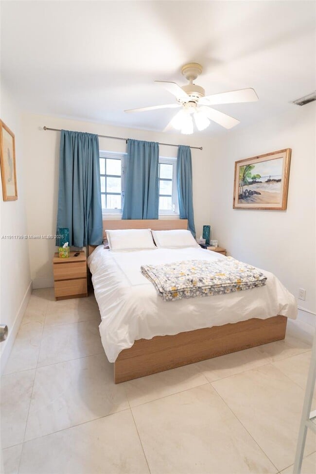 Building Photo - 220 Buttonwood Dr