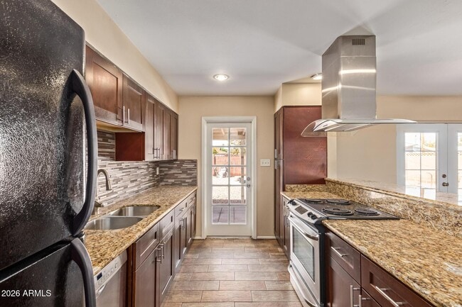 Building Photo - 312 E Hermosa Dr