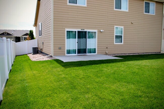 Building Photo - 262 Castle Dr