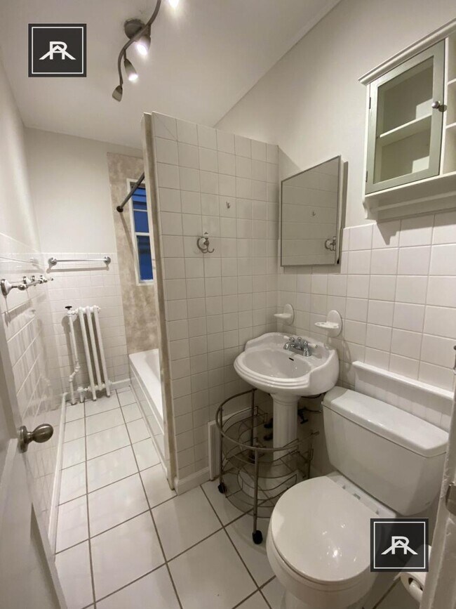Building Photo - 3 bedroom in Brighton MA 02135