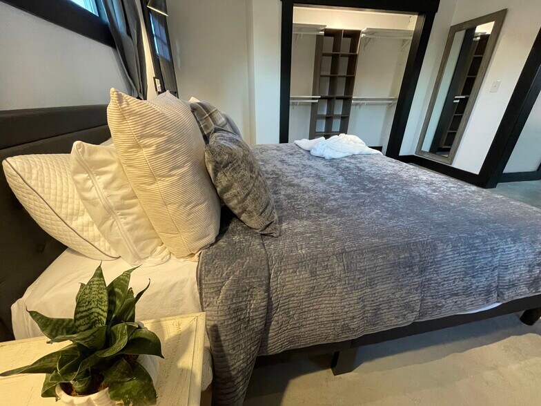 CLOSET WITH ORGANIZER - 475 S Hickory St