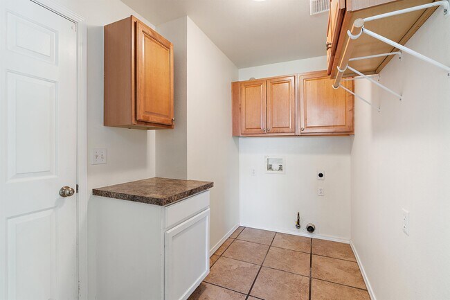 Building Photo - 1725 N Eagle Creek Way