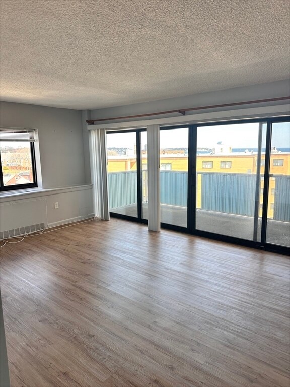 Building Photo - 300 Lynn Shore Dr