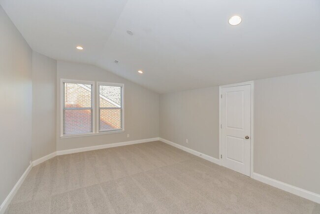 Building Photo - 2004 Oliver Dr