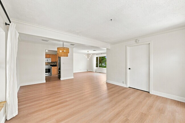 Building Photo - 351 SW 13th St