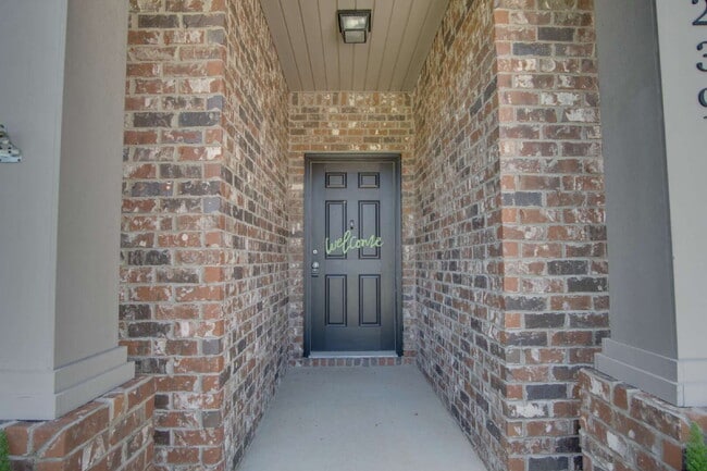 Building Photo - Spacious 3BR/2BA Home in Pace – Pet-Friend...