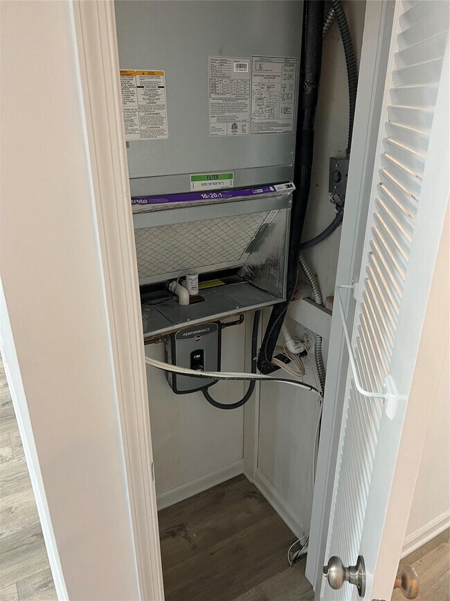 Building Photo - 2260 NE 67th St