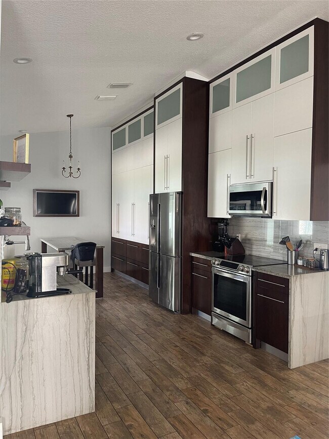 Building Photo - 7485 Royal Palm Blvd