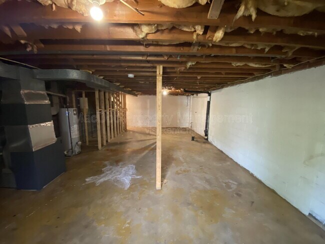 Building Photo - 706 Olde Greenwich Cir