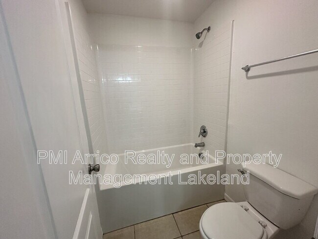 Building Photo - 3848 Exeter Ln