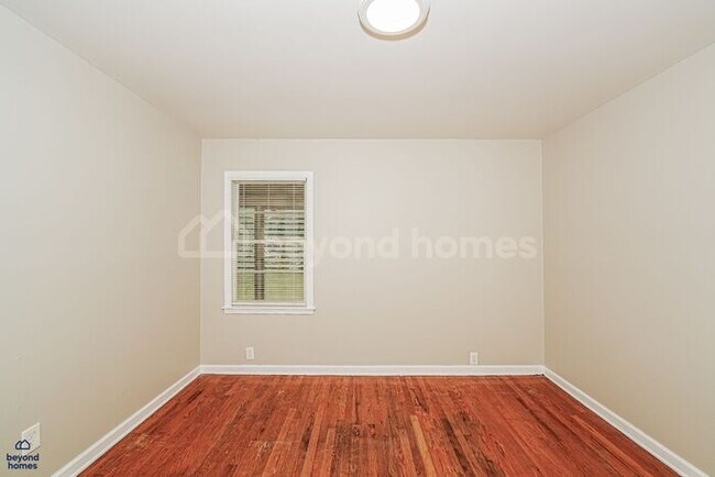 Building Photo - Ready to love where you live? 3 Bed 1 Bath Home Ready for You!