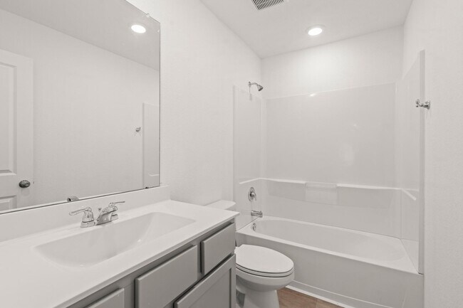 Building Photo - 5026 Lavaridge Dr