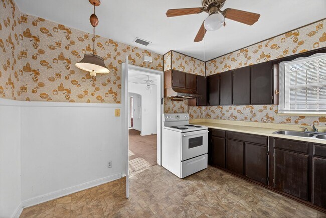 Building Photo - Spacious 3-Bedroom Corner Home with Garage & Private Courtyard