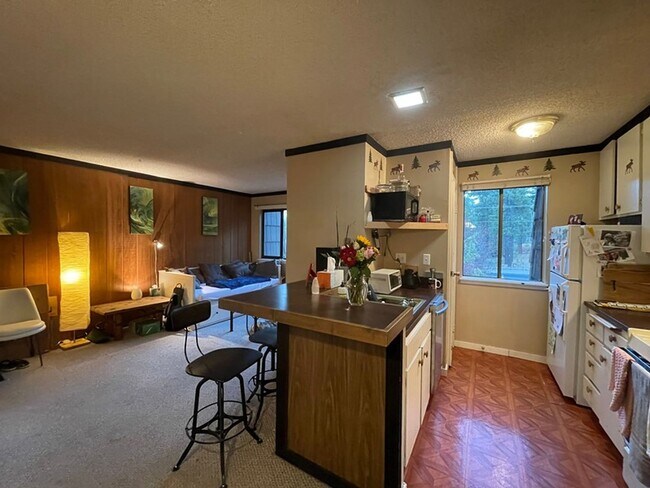 Building Photo - New Listing! LONG TERM: Great Amenities! Spacious Interior! Private Beach!