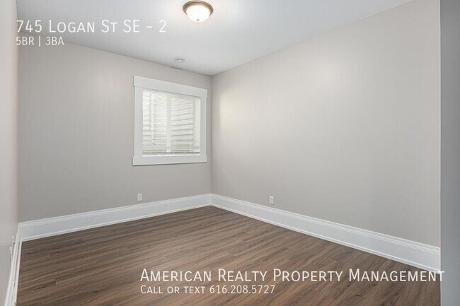 Building Photo - 745 Logan St SE