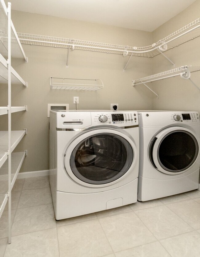 Building Photo - 3 bedroom, 2.5 bath DuPont home featuring AC!