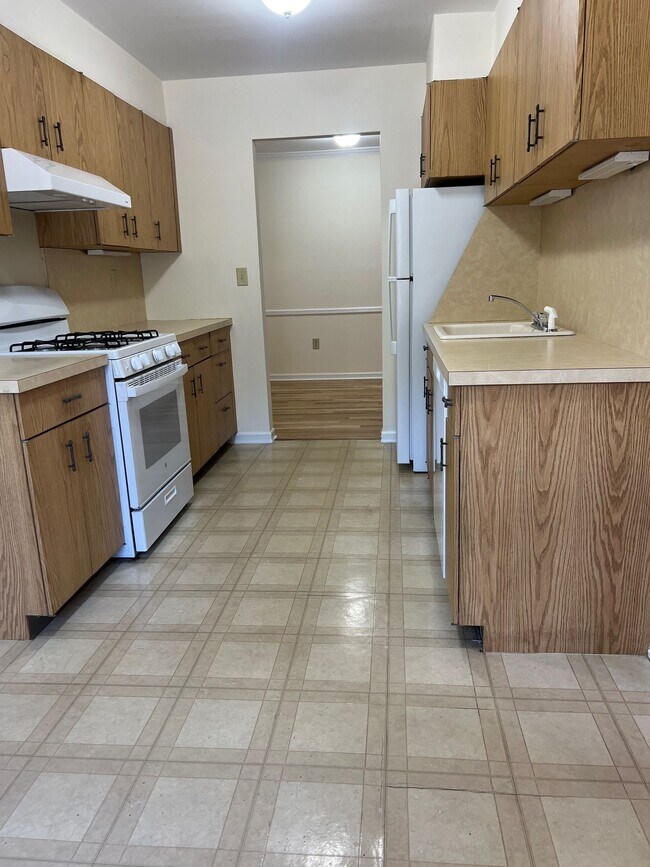 Building Photo - 662 Goffle Rd