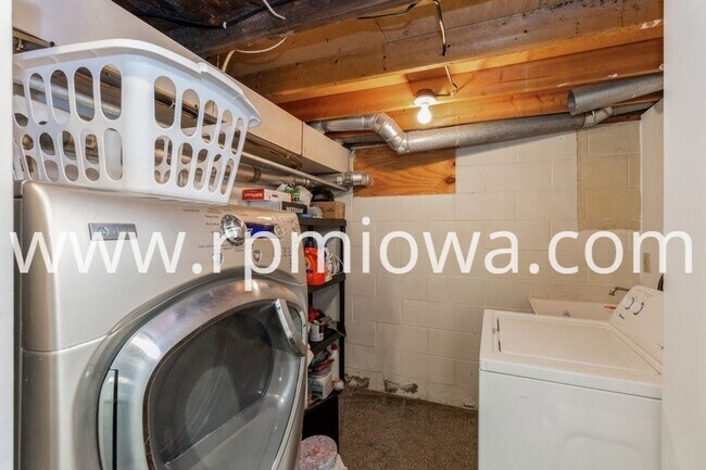 Building Photo - FENCED IN YARD!! 3 Bedroom, 2 Bath Home in Ames