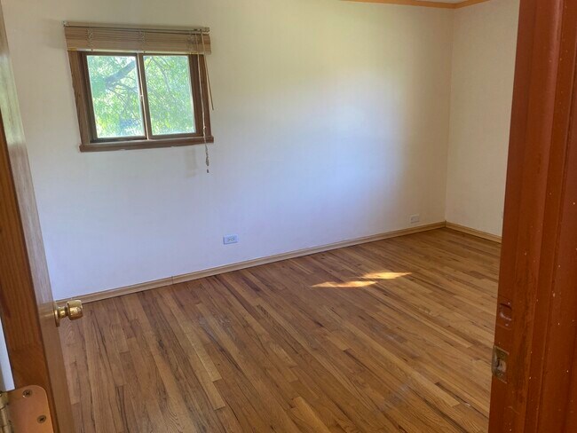 Building Photo - 709 S Salem Dr