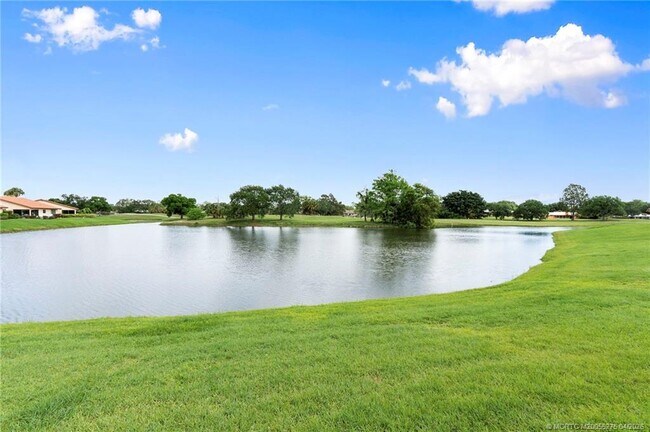 Building Photo - 3281 SW Bobalink Way