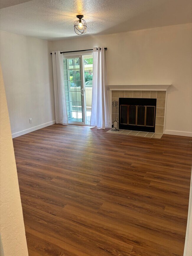 Building Photo - 495 Canyon Oaks Dr