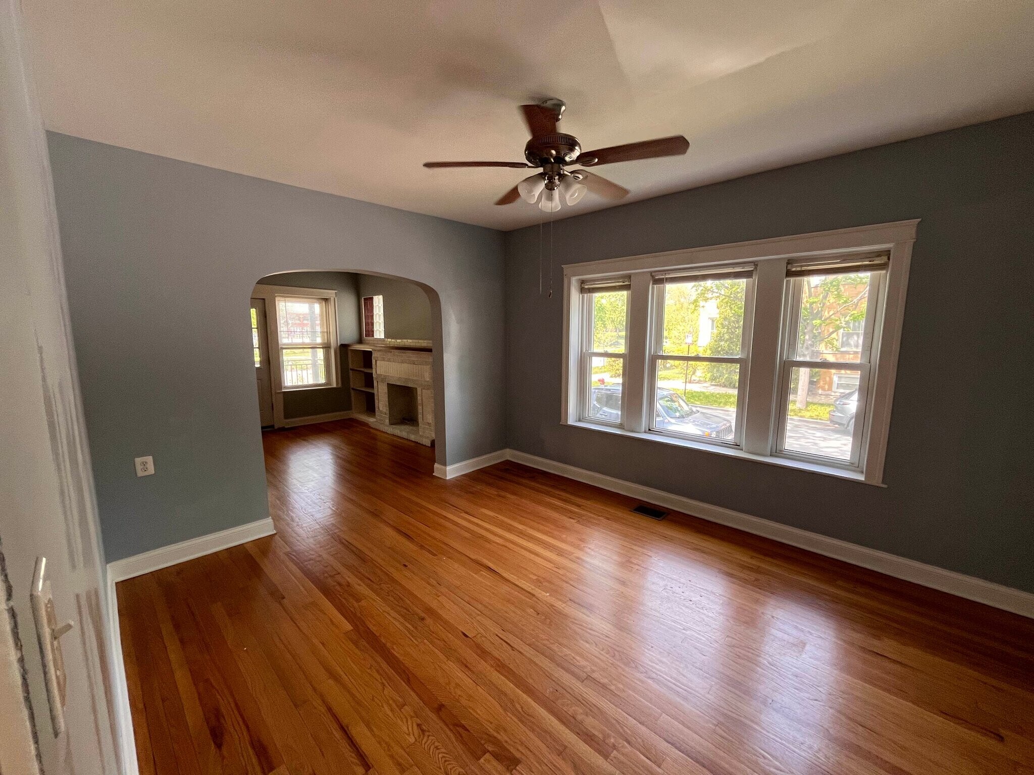 Building Photo - 5347-5353 W Belle Plaine Ave