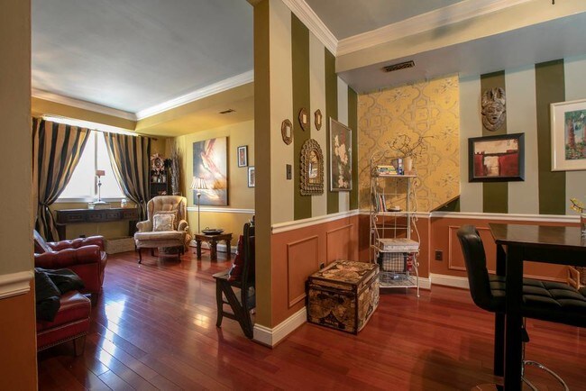 Building Photo - 730 6th St NE